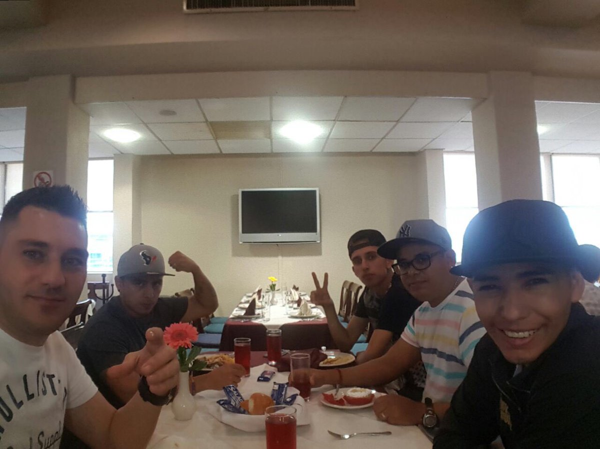 fievre_looka's tweet photo. Ya listos en #Tampico @LaMejor_Tampico #Macro2016 @muzquizlamejor @kecholamejor @charlylamejor @MonterreyMusic https://t.co/Cxm0PyOBt3