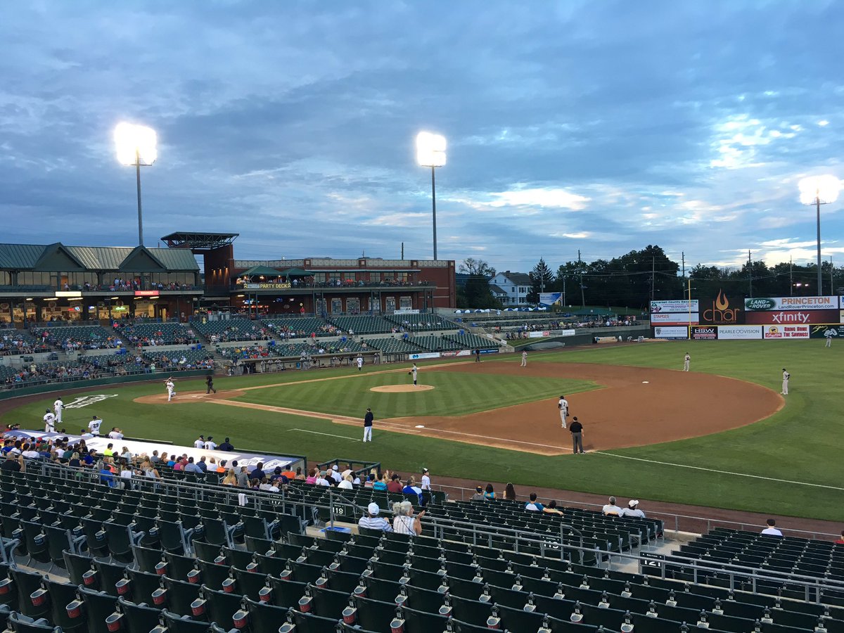 teeterscopes's tweet photo. Science Night @SOMPatriots with @PearlObserv1 talking space and telescopes with the fans! https://t.co/qVRg6zTMAj