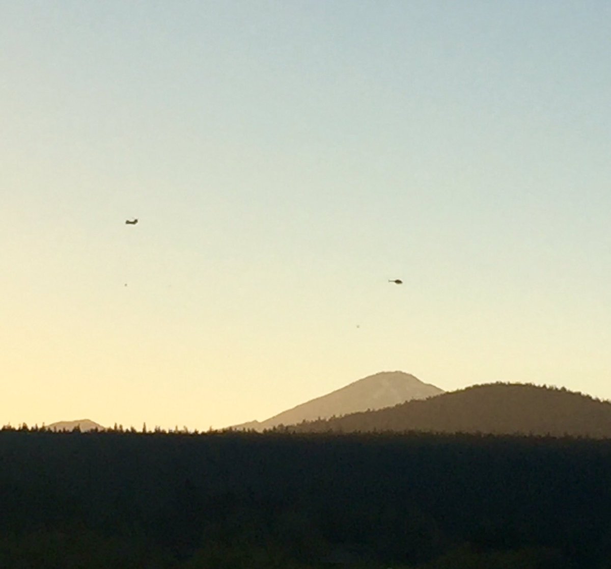 DBree3's tweet image. @KTVZ just added a second helicopter. Each bag holds 900 gallons!  #fallriverfire