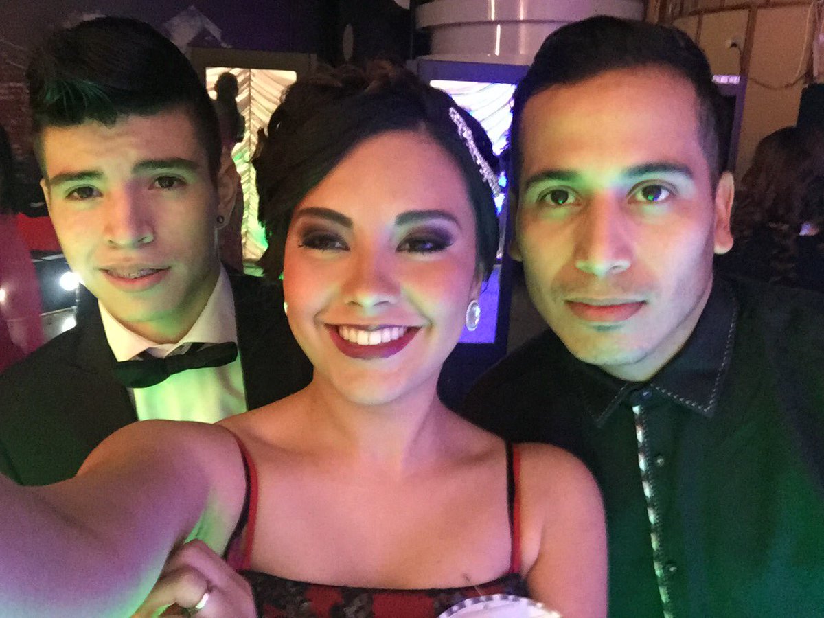 _JesseMtz's tweet photo. Felices! A disfrutar de la gran final !🙂✨ @chuy_rdz1 @kitobboy #bailadisimo https://t.co/M89WDUBIP1