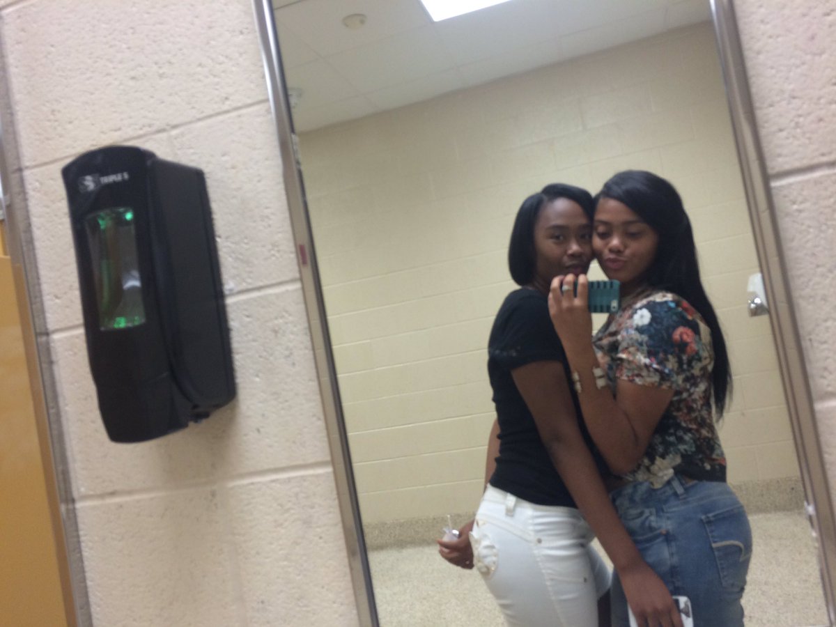 Xo_taylionaa's tweet photo. Birthday Shoutout to my girl madison😂💙❤️ she's finally 16 love you honey🤑 #TwitterlessMadison https://t.co/EN5anBRt7D