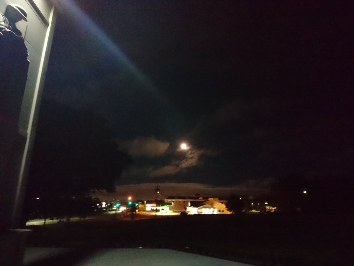 bedford_driver's tweet photo. Pretty awesome moon over Hammonds Plains right now. #moontweets https://t.co/KVEcPBo7dT
