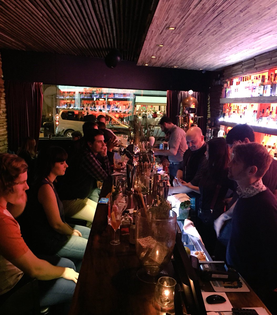soyelcantinero's tweet photo. Comenzamos con ricos cocktails en @SingapurBar |•| Los esperamos! |•| #Esuncocktail https://t.co/EuELKEf6NC