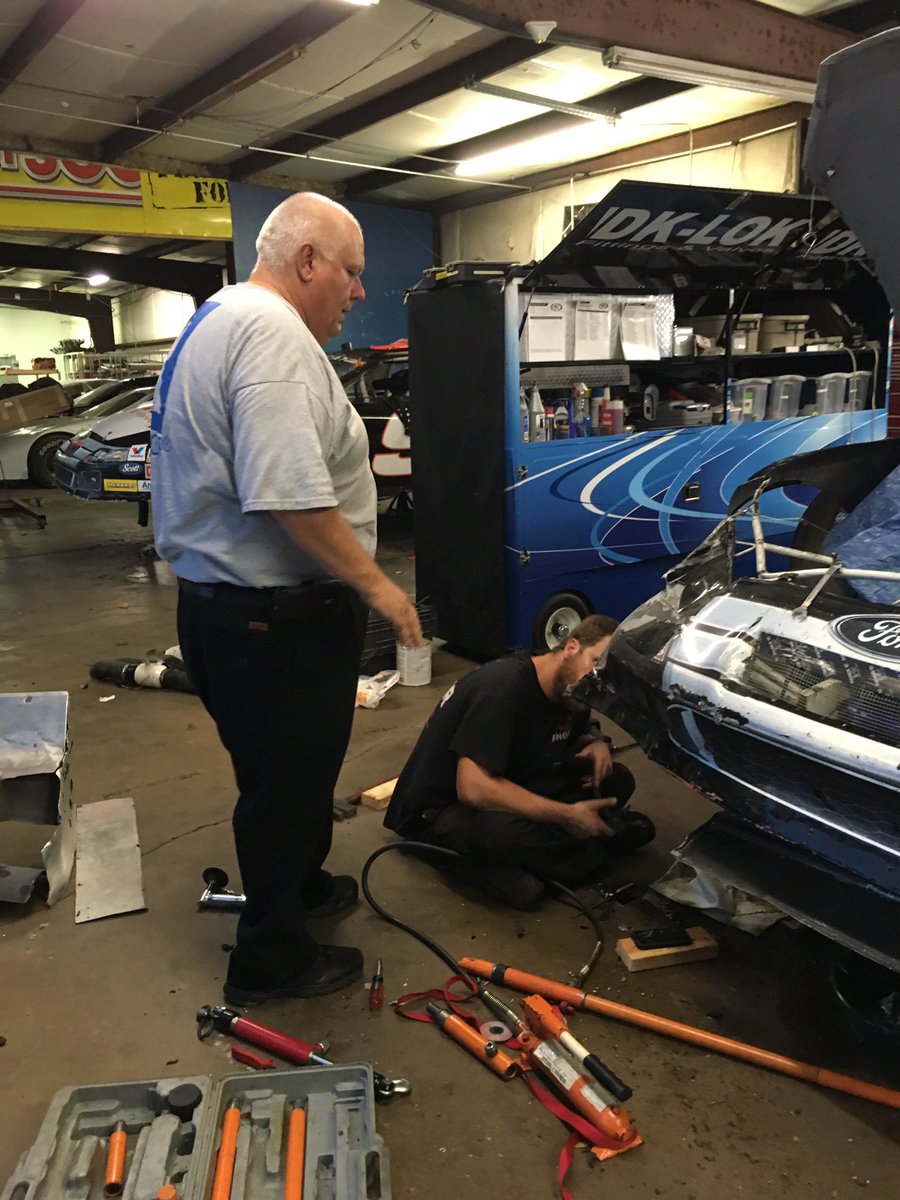 DKLOKRacing's tweet photo. Watch out big @TommyPraytor is in the shop tonight! #rareouting #ARCA #family #bigdaddy https://t.co/zTd5Qxtazz