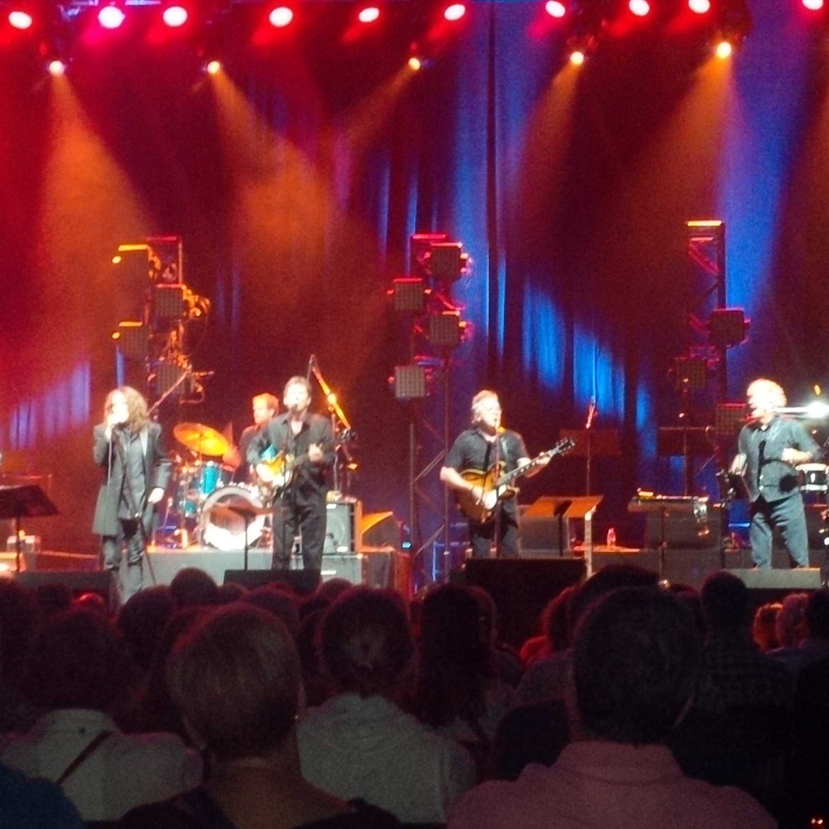 TashaKheiriddin's tweet photo. #BeatlesTO50 #CalRocks bringing down the house channelling the #FabFour at the #MattamyCentre #awesome https://t.co/pEd8EMeng9