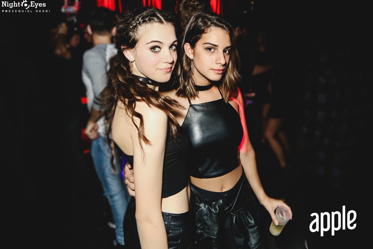 CaroPromotion's tweet photo. Carolina de fiesta con sus amigas💣🔥💥🤘🏻🍻 https://t.co/J0jt3d46zg