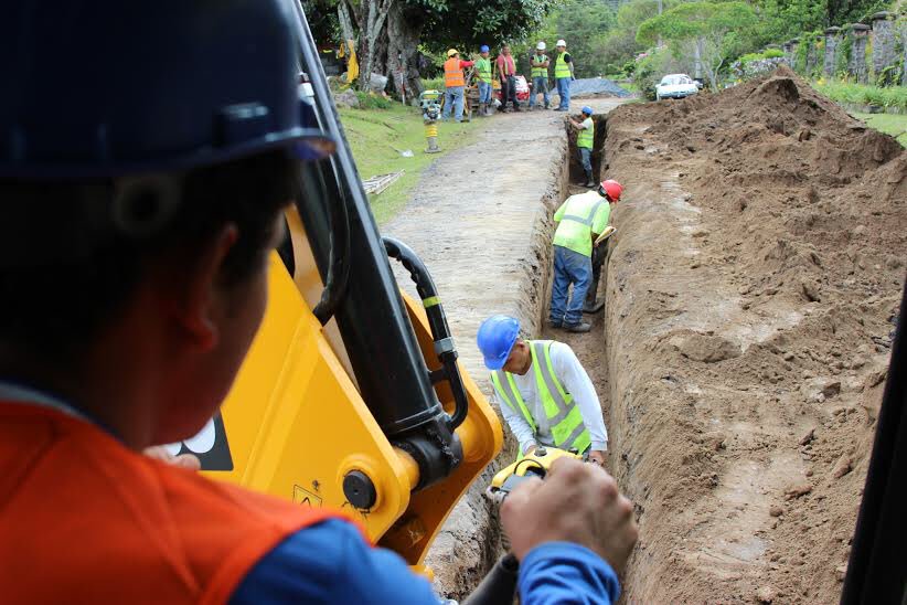 JC_Varela's tweet photo. Seguimos adelante con #SanidadBásica y una inversión de más de B/.734 millones en 165 proyectos. https://t.co/qnjJbD2v3z