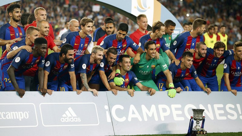 RPPNoticias's tweet photo. VIDEO. @FCBarcelona venció 3-0 a @SevillaFC y se adjudicó la #SupercopaDeEspaña ► https://t.co/6YVY4qBwdp https://t.co/8CeUCFd8dU
