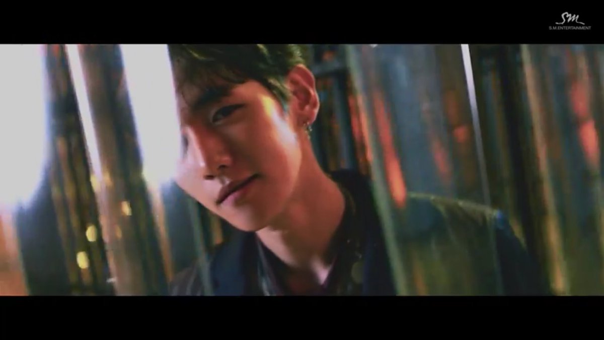 chanbaekhyuned's tweet photo. HOW DARE YOU BAEKHYUN I DIDNT GIVE YOU THE PERMISSION TO BE THIS HOT #LottoFanProject #LOTTO https://t.co/1PE8K88PD6