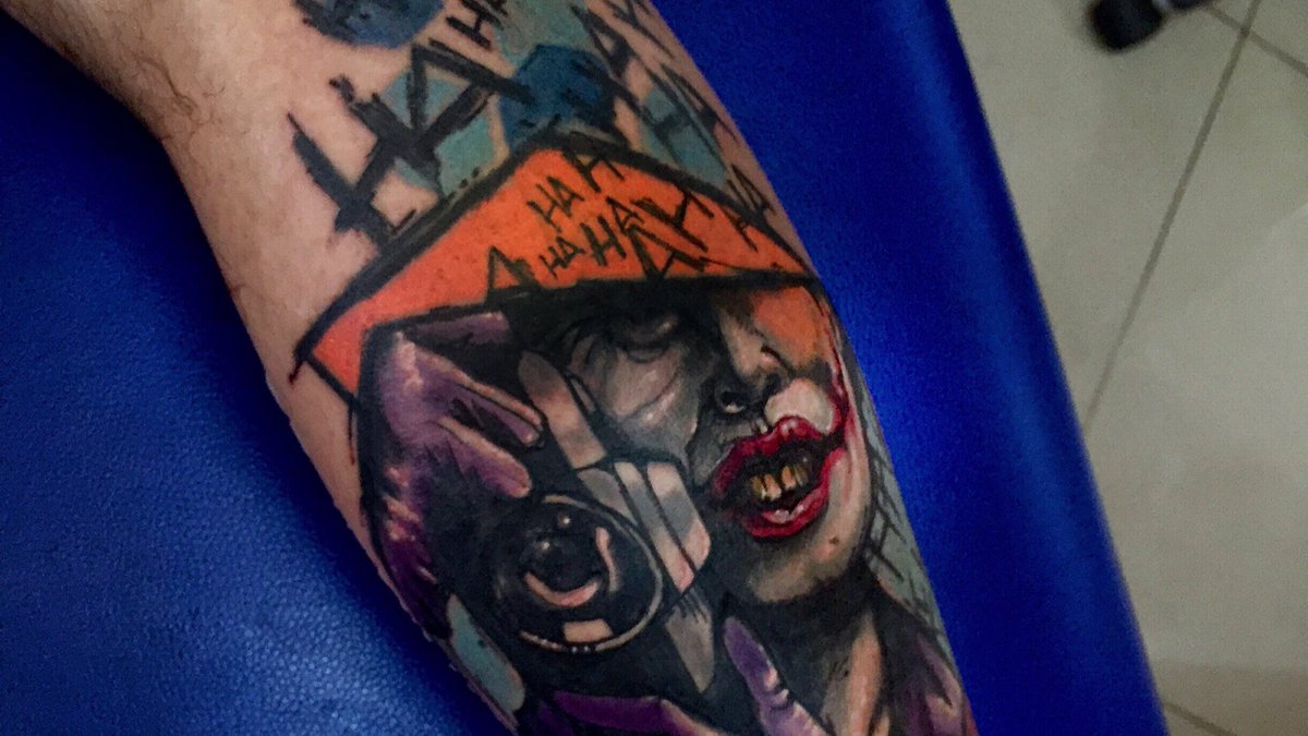 DANIELACOSTALEO's tweet photo. #killingjoke d #batman posiblemente el mejor cómic de la historia.Combine el original con bases del #jokerxazarello https://t.co/P7RVOJflUo
