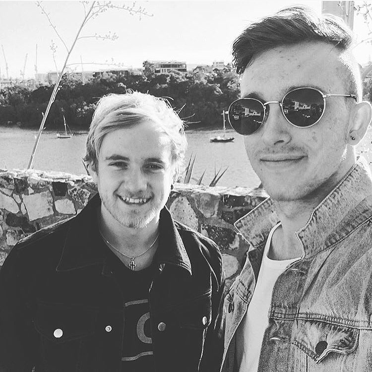 untilhomemusic's tweet photo. Pre photo shoot photo ๐ธ #band #bros #bandfam #untilhome https://t.co/t73U7asXcM