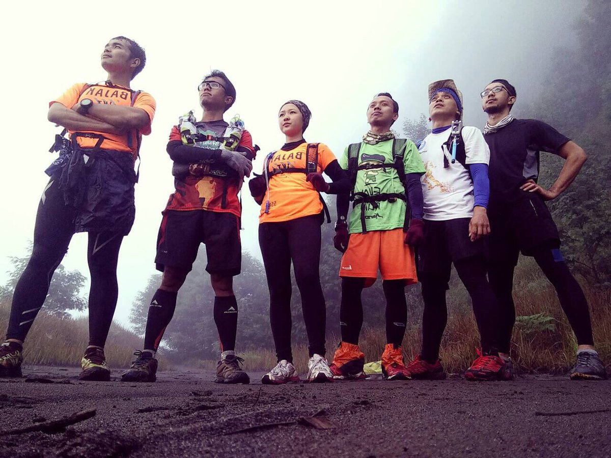 Mereka nih tim kendos yg ngerayain 17an di atas gunung. You rock guys! #ndos17an