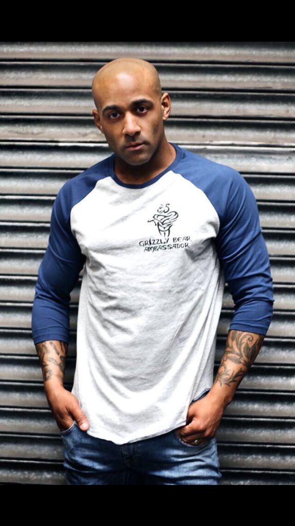 GrizBearApparel's tweet photo. The male 3/4 baselayer tee is finally here. Get yours https://t.co/czqCbWut7O available in 4 colours @killerphysique https://t.co/0zugePZqIS