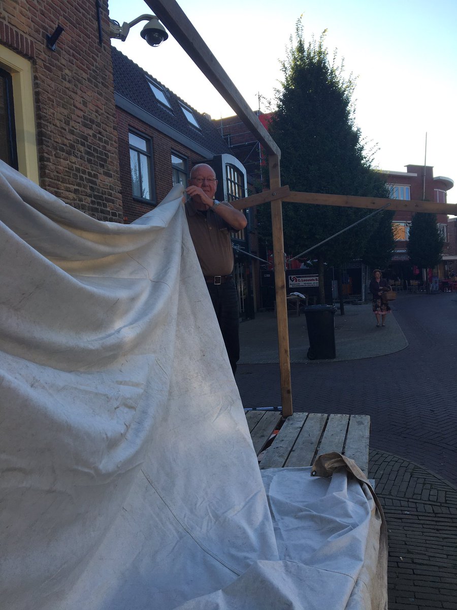 Daar gaan we dan...de laatste OVM dit jaar. <a href="/OVMBarneveld/">Oud Veluwse Markt</a> #OVM50jaar