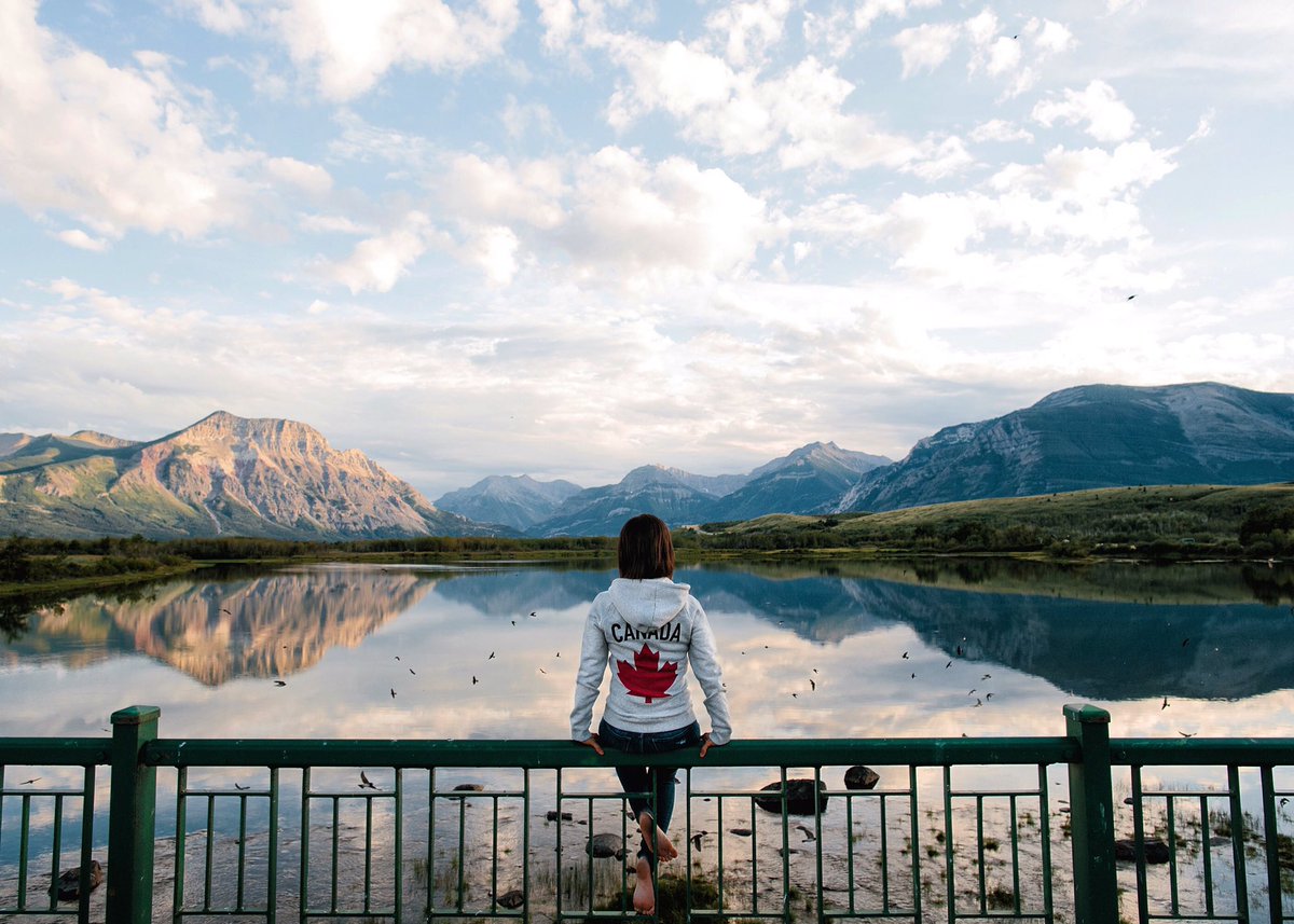 dwguenther's tweet photo. Get motivated & hit the trail in some Canadian Olympic gear. Exclusively @Hudsonsbay #WeWereMadeForThis #HBpartner https://t.co/3JJInuDenR