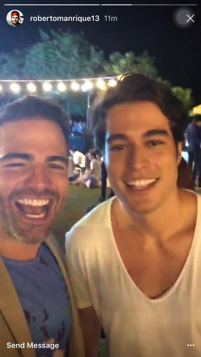 DaniloCarreraCT's tweet photo. Asi estuvieron @DaniloCarrera y @RobertoManrique esta noche en #Ecu #QueLasCosasBuenasPasen https://t.co/EUnUKp7dAv