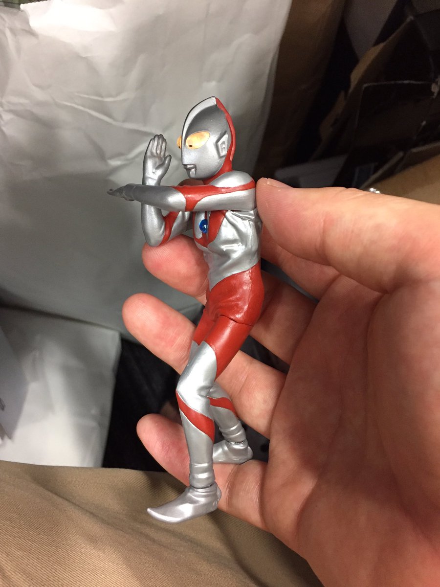 ガシャポン特撮部 En Twitter アルティメットルミナス工場品が上がってまいりました 早速 団地からユニットを取り出し発光 とてもいい感じで 暗がりの中で見ると抜群の雰囲気 500円を2回 最低1000円でこのウルトラマンが手に入ります 9月中旬予定 M内