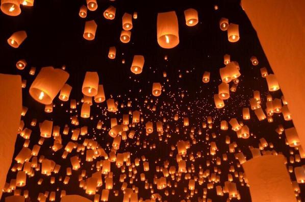 ディズニーニュース En Twitter ラプンツェルの舞台となったタイのコムローイ祭り