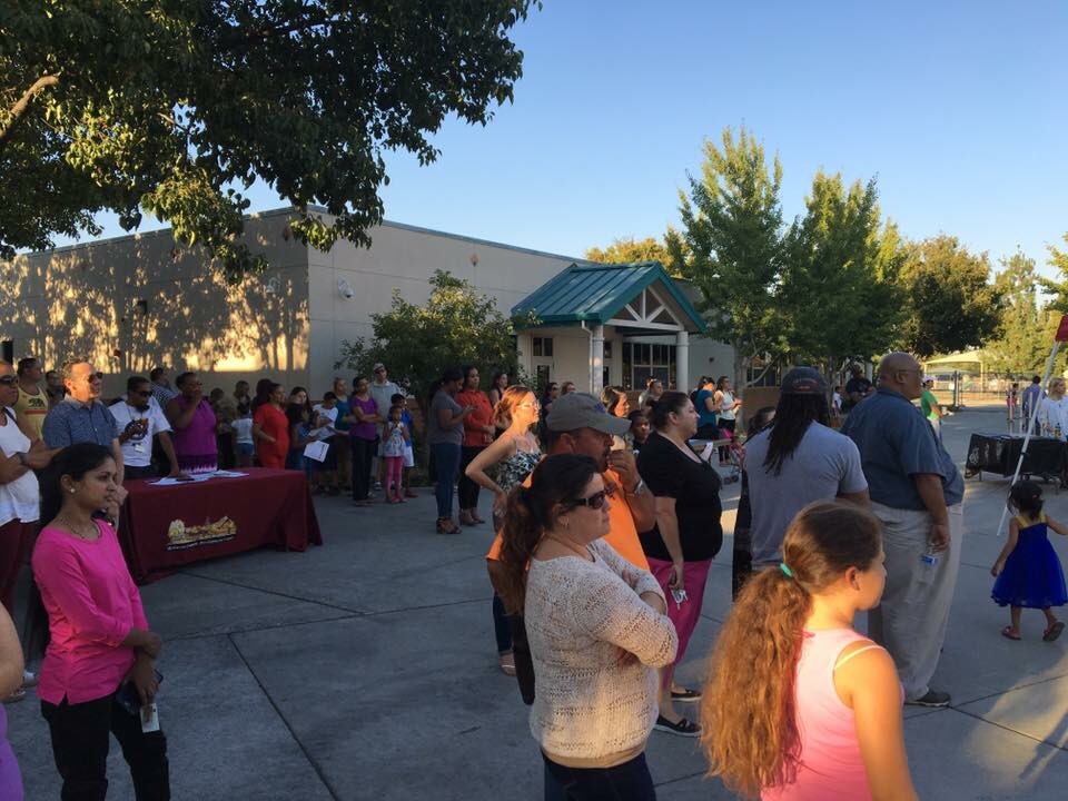 PrincipalPraest's tweet image. Coyote Family at Back to School Night! @NatomasParkElem @SOSCoatesK @SOSGarciaH @ScottDosick