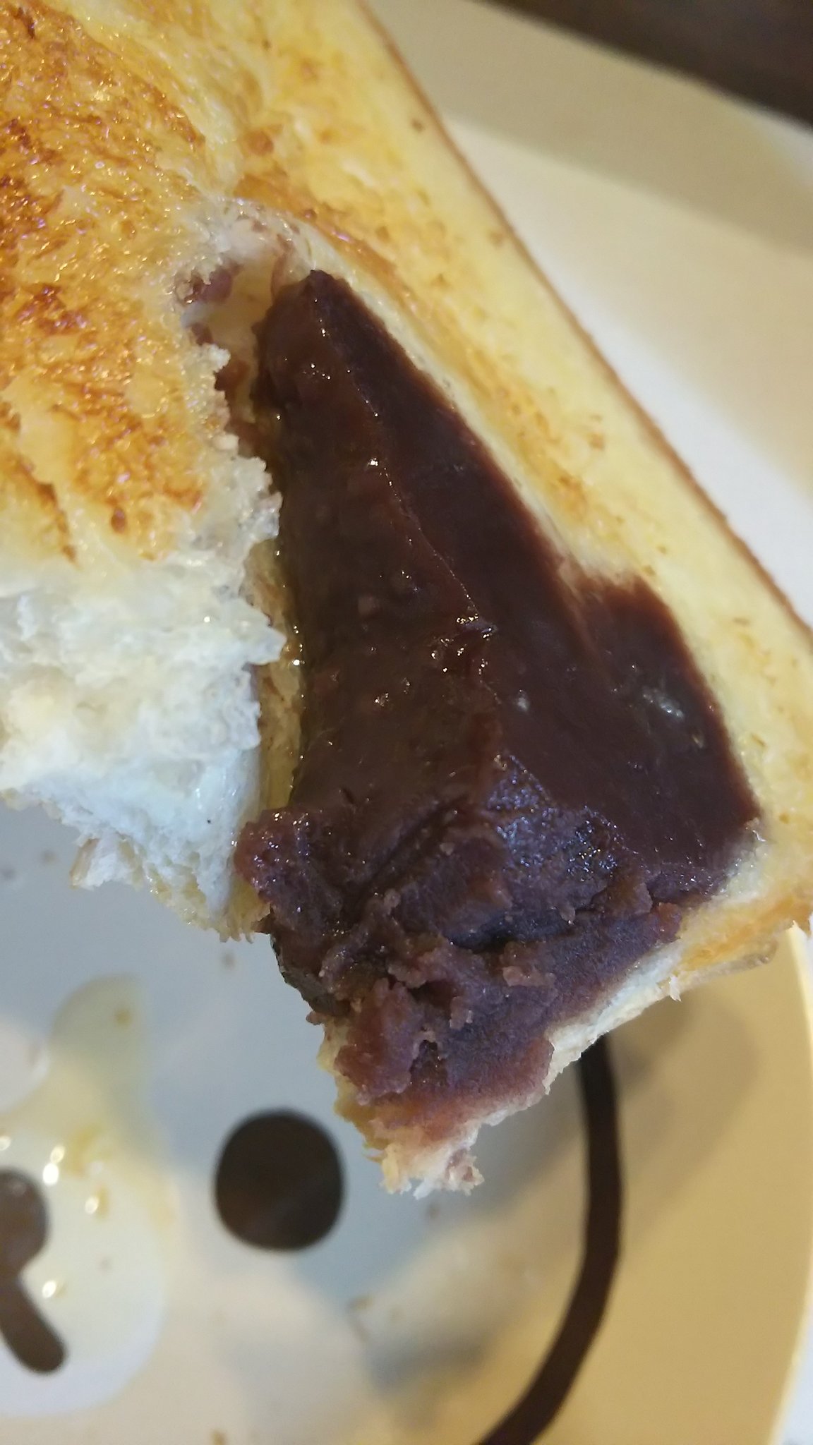 あき ハートブレッドアンティークの北海道あん食パン トーストにしてバター塗ると美味しいらしいので食べてみた カロリーが気になりすぎる でもチョコマーブルよりは低いかな T Co Hiq4mmmzun Twitter