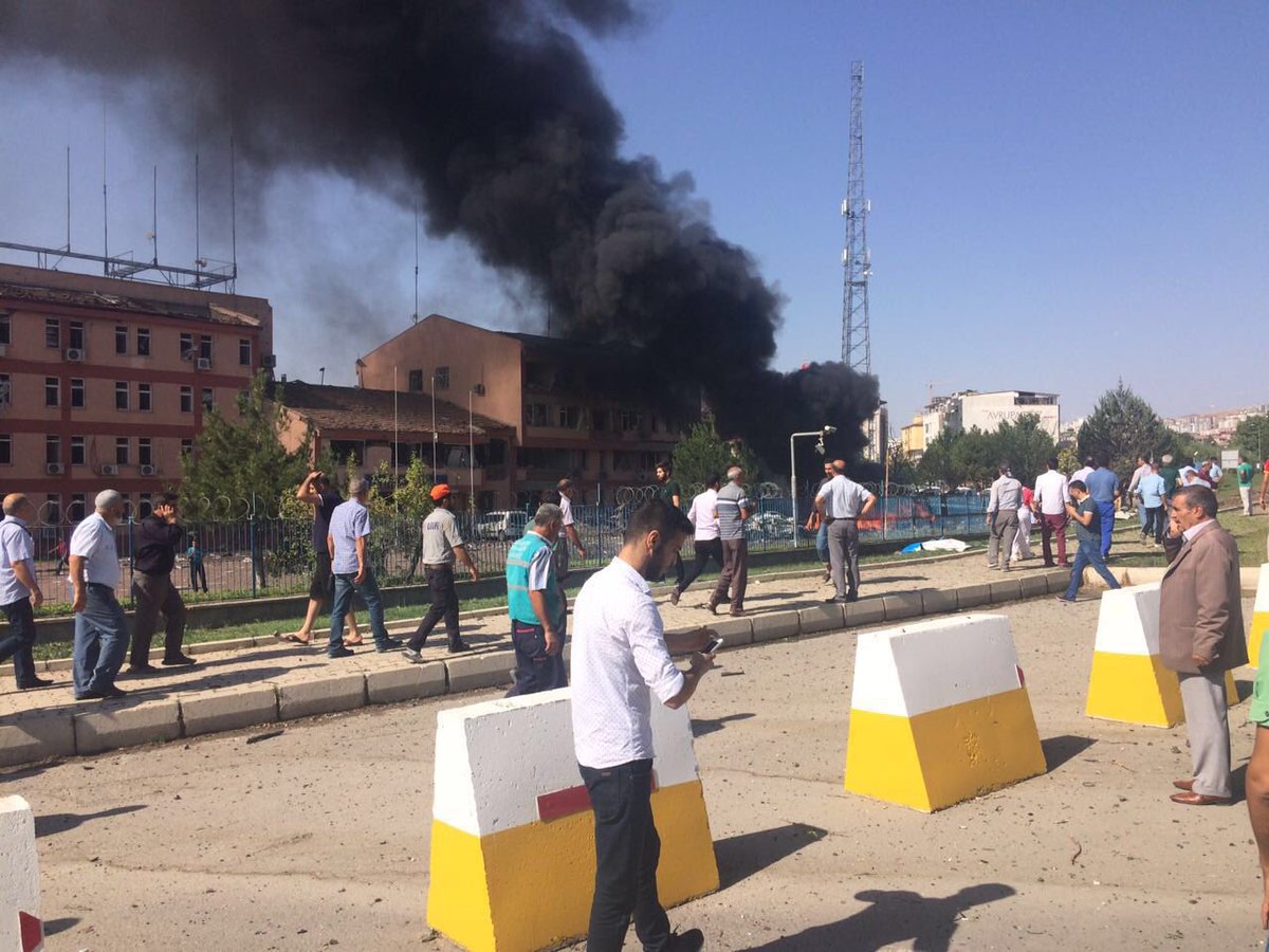 News_Executive's tweet image. UPDATE: At least 3 dead, 50 wounded after the explosion on a police station in Elazıg #Turkey