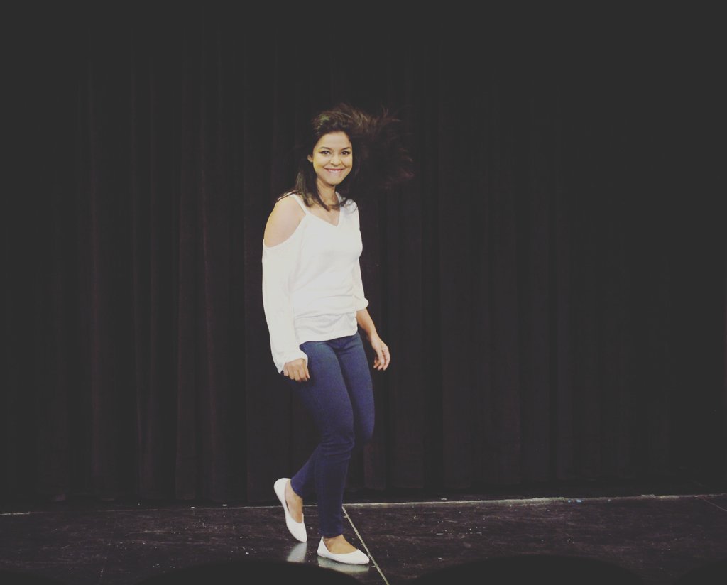 filmychokri's tweet photo. The landing after the flight! #purejoy #flashthatsmile #stage https://t.co/6P1b6m3Ixa