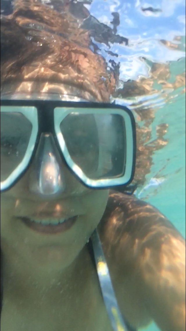turrrruh's tweet photo. I tried to take a cool underwater selfie but it just looks like I'm drowning #cheeah https://t.co/y8cvv23DEK