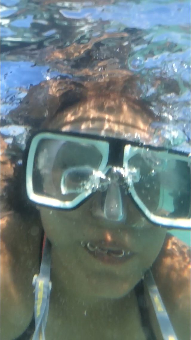 turrrruh's tweet photo. I tried to take a cool underwater selfie but it just looks like I'm drowning #cheeah https://t.co/y8cvv23DEK
