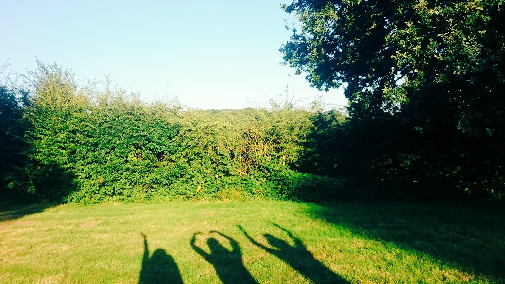 yulinPhysics's tweet photo. When you're with your friends, everything's different, even yourself act differently https://t.co/CXrIcV6wj2