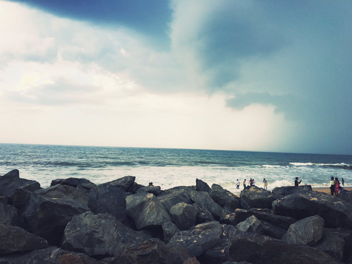 TravelOra's tweet photo. When sea and the sky looks the same #tamilnadu #mahabalipuram #sunset #roadtrip #travelora #travel #beach https://t.co/vxhubN4mGj