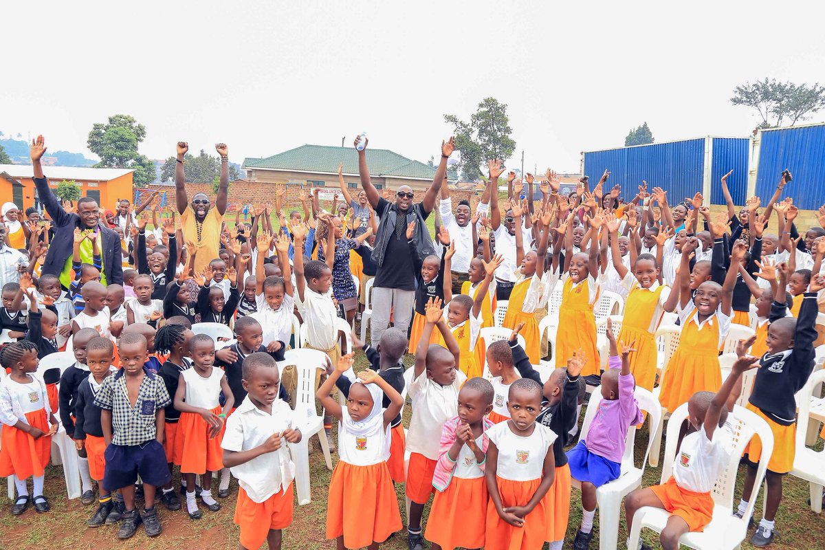 SomaInitiative's tweet image. Different country, different students but same goal... To raise a Sol Generation!  #MusicforLearning #CreativeArts