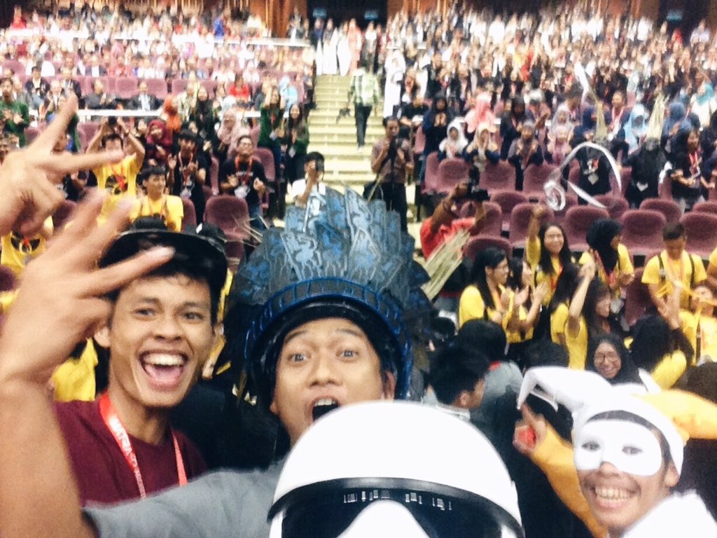 mohdiirfan's tweet photo. Selfie on stage in front of all delegates.
Achievement unlocked ✔️
#matra28 #uiya https://t.co/rfktWNt7CF