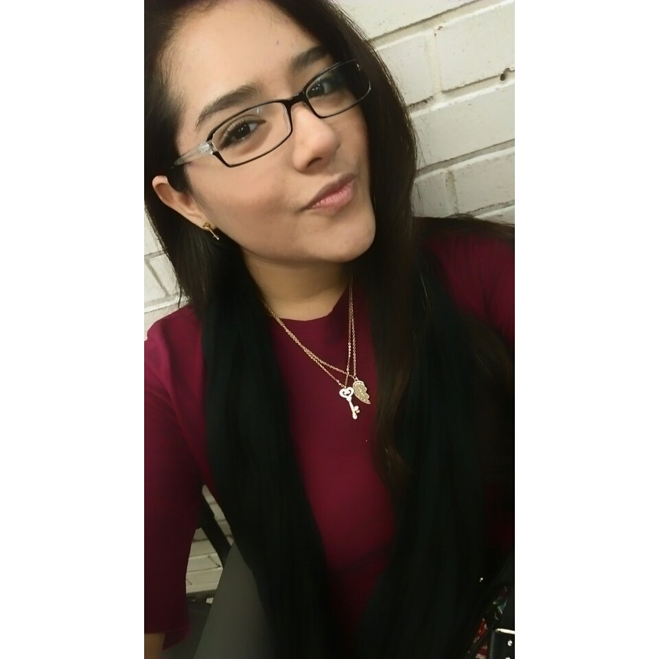 flores_yoshie's tweet photo. 😘 en modo intelectual ✋ https://t.co/M3jo1KGESA