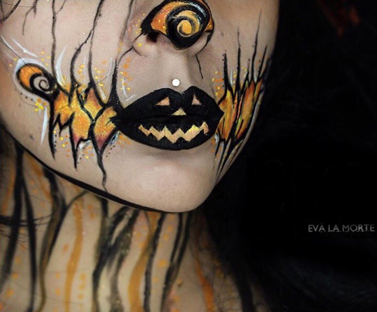 It's upon us! 🎃 used @KATVONDbeauty Witches, <a href="/StrCrshdMineral/">St🌟rCrushedMinerals</a> Solar Blast, <a href="/sugarpillmakeup/">Sugarpill Cosmetics</a> Supercharged 🎃