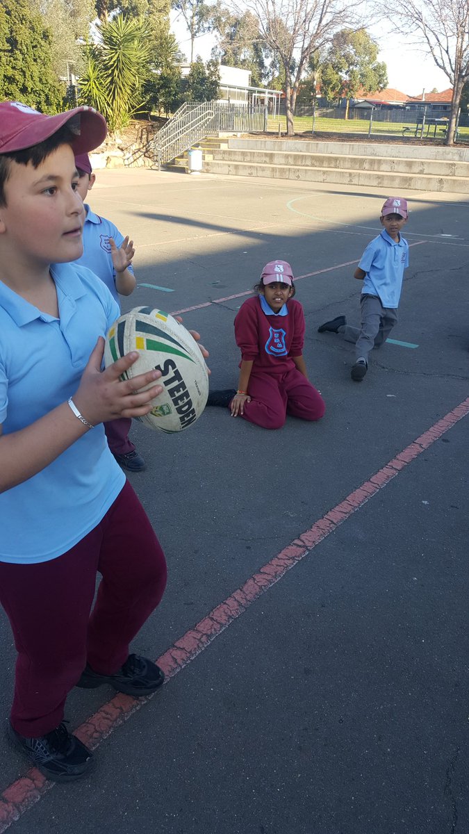 AWPS_GetActive's tweet image. This week working on passing and quick reaction time. Have to clap before we catch. #sportingschools #getactive