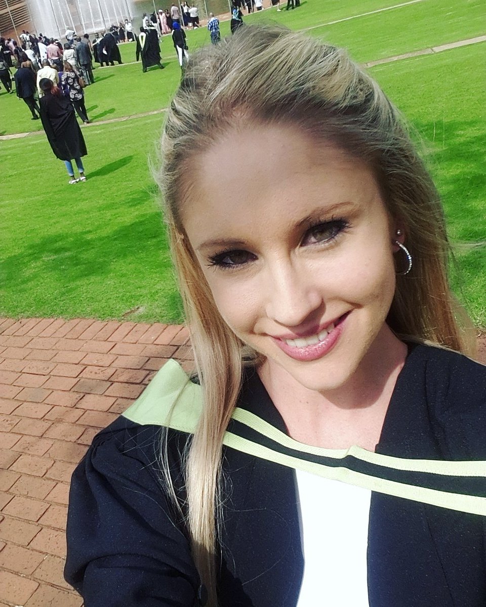 Mich_Chrystal's tweet photo. Throwback Thursday 🎓 #BCom #Accounting #CAStream #Finance #CumLaude https://t.co/9r6m86YJUa