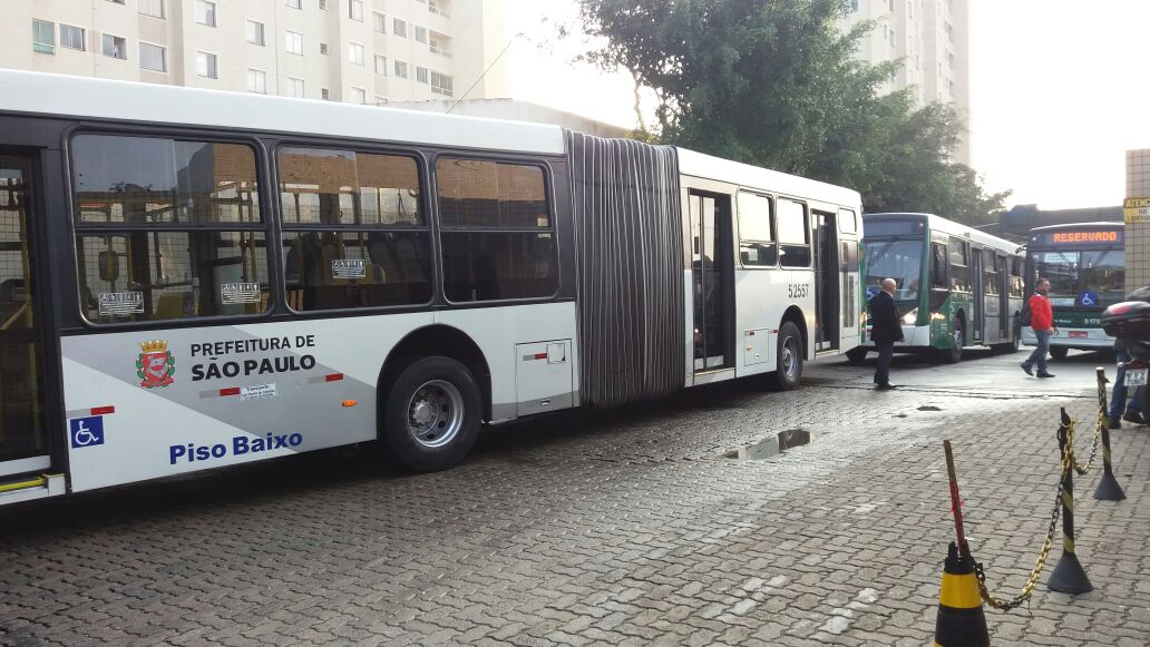 As linhas de ônibus da viação Viasul só devem ser normalizadas no fim da manhã. (Foto: Leandro Gouveia)