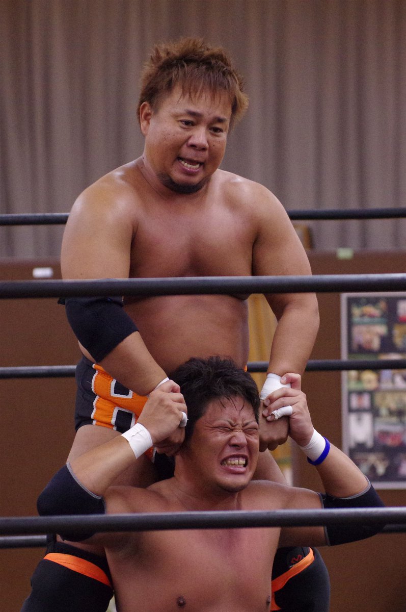 ナム On Twitter チョーク攻撃を指摘されて耳を攻める高井さん レフェリーはスルーしてたがこれokなのか Jwatokai