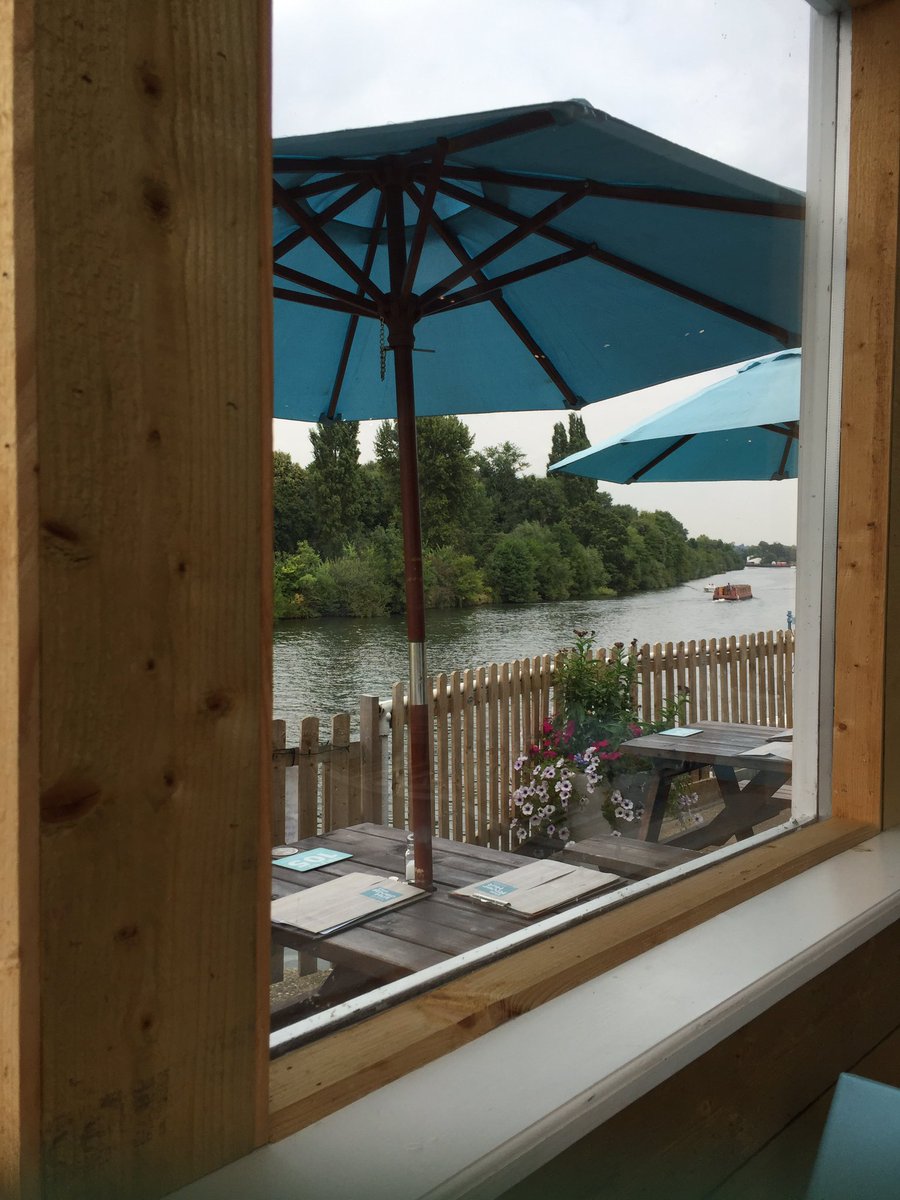 VitiligoUK's tweet photo. Lunch by the river #30SPF https://t.co/71KxvcYzJD