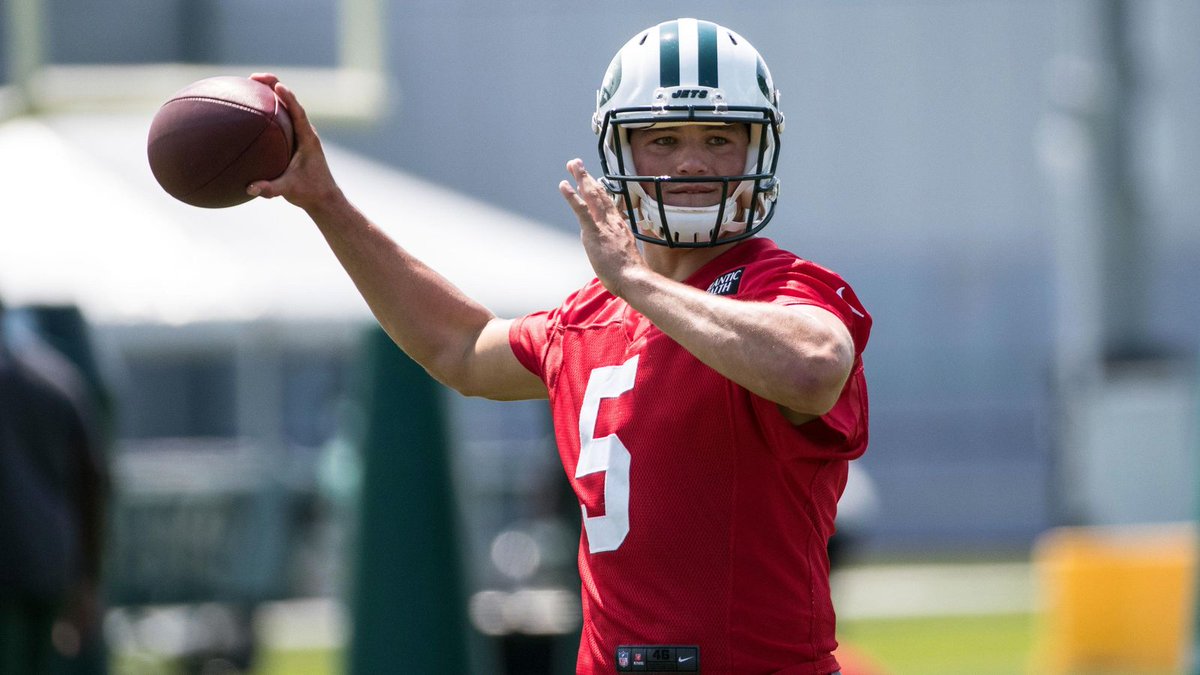 zesty_redskins's tweet image. #ChristianHackenberg Likely to Play Against Washington ganggreennation.com/2016/8/17/1252…
