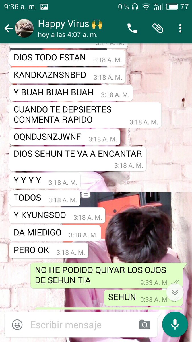 sehunftart's tweet photo. Cuando fangirleamos a distintas horas pero el fangirleo es lo que cuenta #Lotto #LottoMV https://t.co/entHy88J09