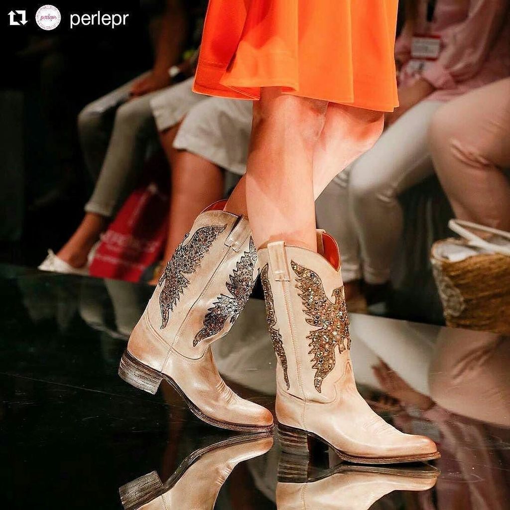 SendraBoots's tweet photo. Sendra Boots in the catwalk
Pic by @perlepr 😉
#sendra #sendraboots #highquality #handmadeb… https://t.co/YJbg3zEiXr https://t.co/jPgbW0y4Hv