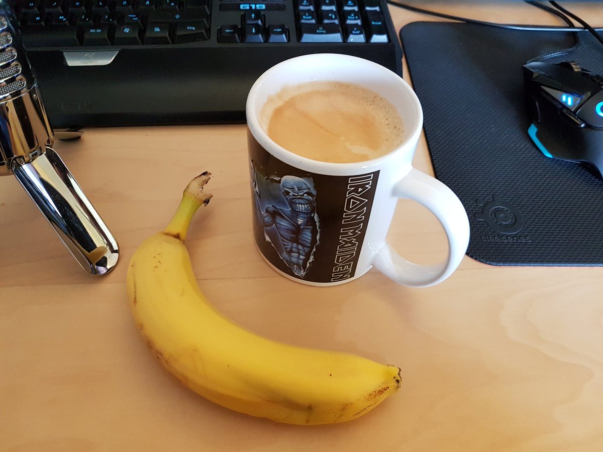 Bananen8r0t's tweet photo. Bestes Frühstück #GeilneBanane https://t.co/uG5z4b6Dp8