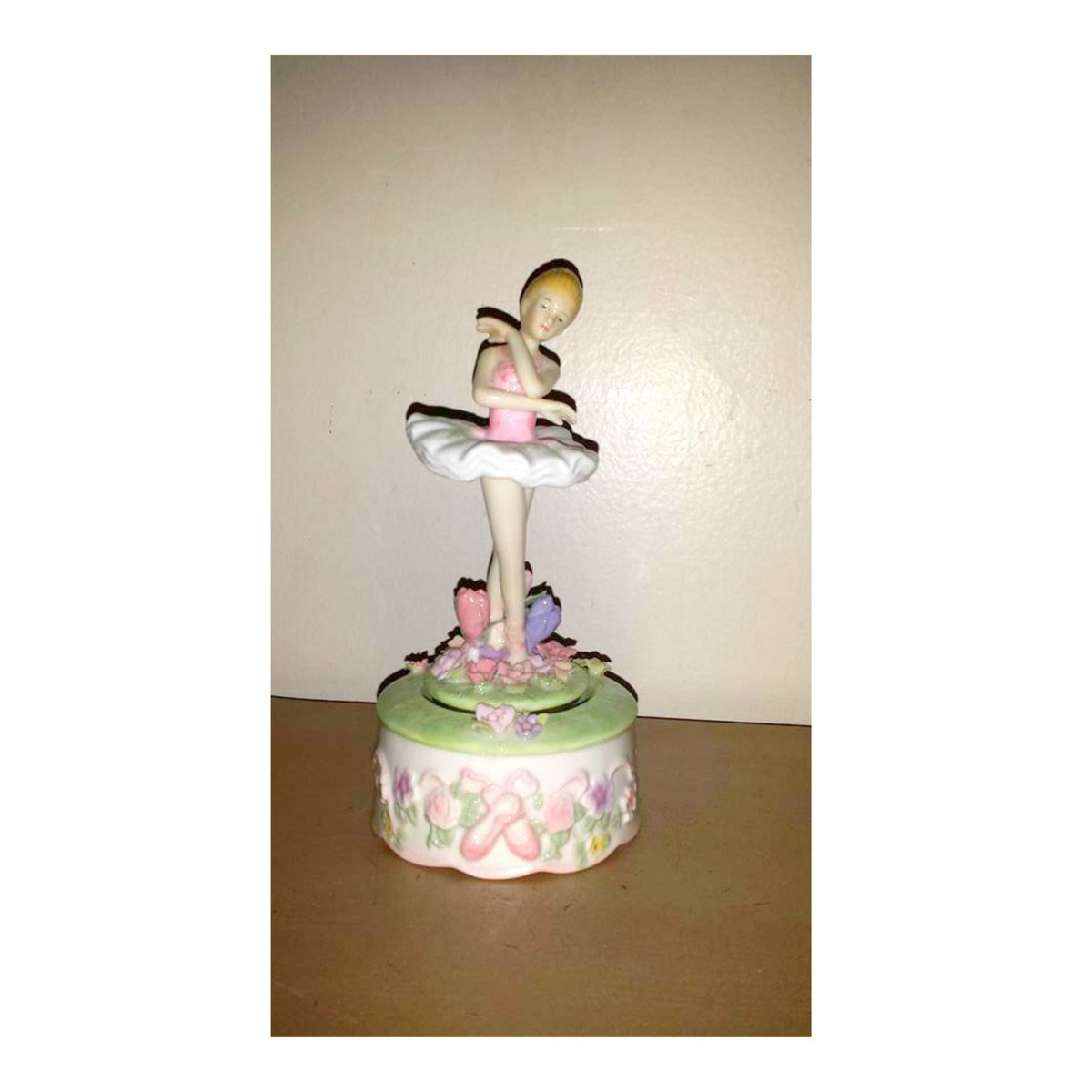 Junk Yard Blonde på Twitter: "Vintage Ballerina Rotating Music Box Figurine, Ballerina Music Bo… https://t.co/w8Oit43Bak #Etsy # Ballerina… "