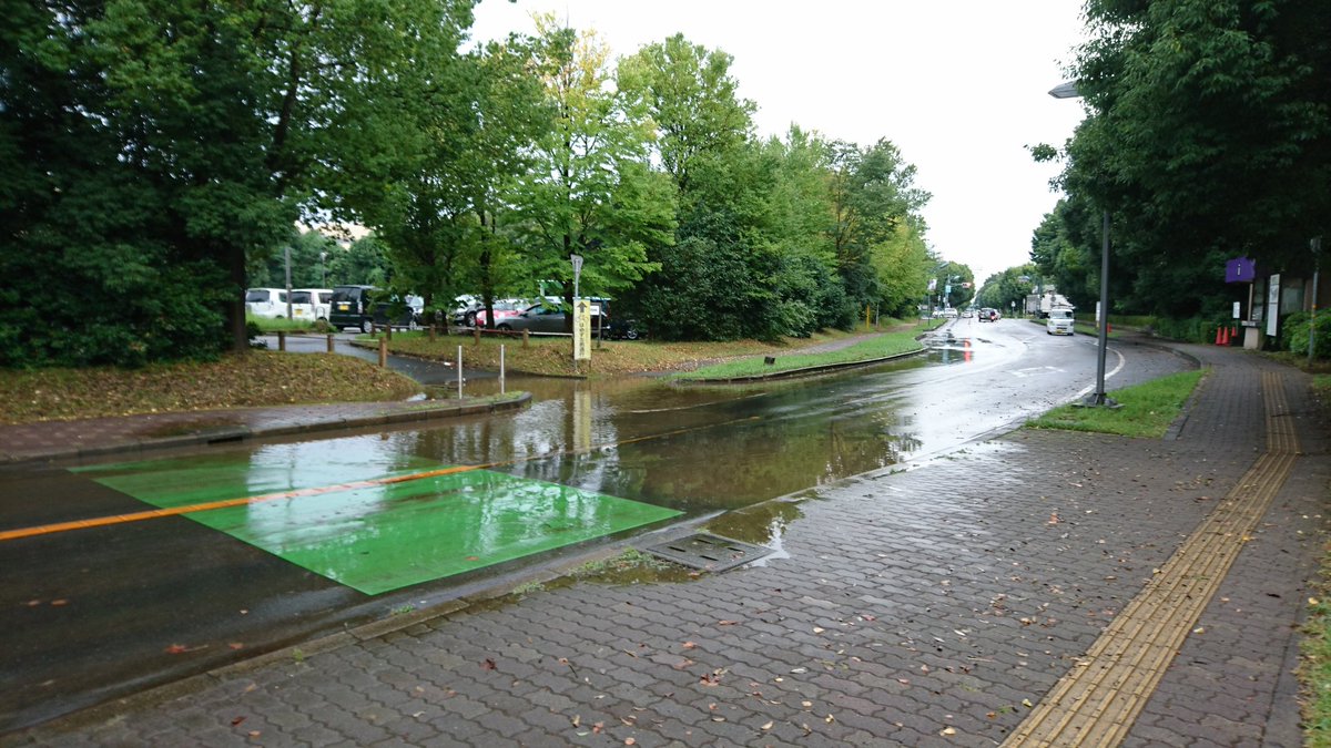 台風 大学キャンパス内は冠水で中央大学内ではスプラッシュマウンテンが爆誕 Togetter