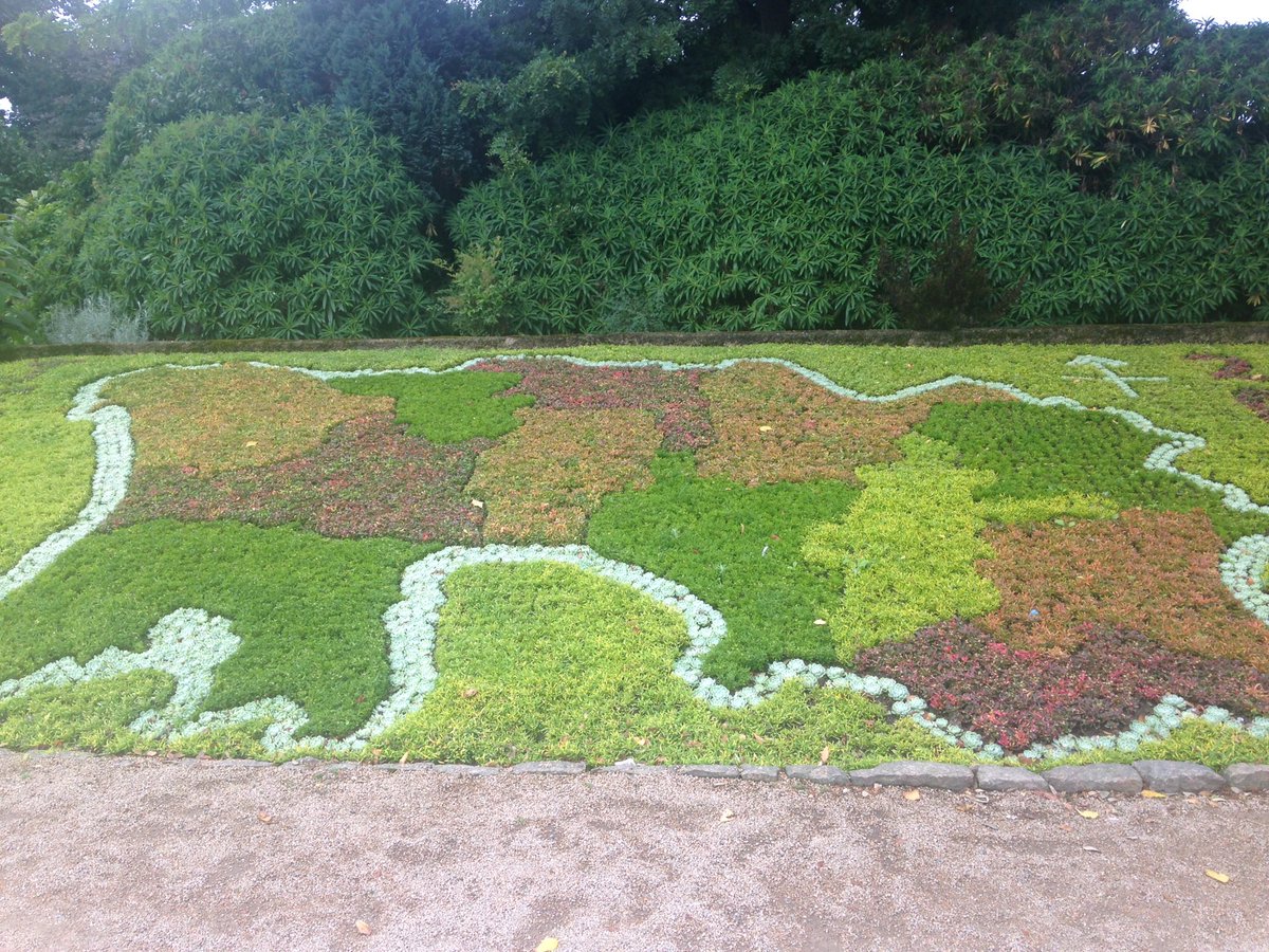 hannahbechITV's tweet photo. Loving this map of #jersey created in flowers at @howarddavispark @StHelierJsy https://t.co/W07YwBhvoA