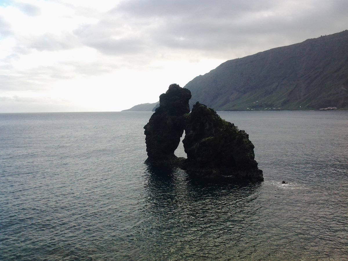 amacas20's tweet photo. Trocitos de tierra queriendo ser mar.
#ElHierro
Buenos días https://t.co/VX4OxphfhB
