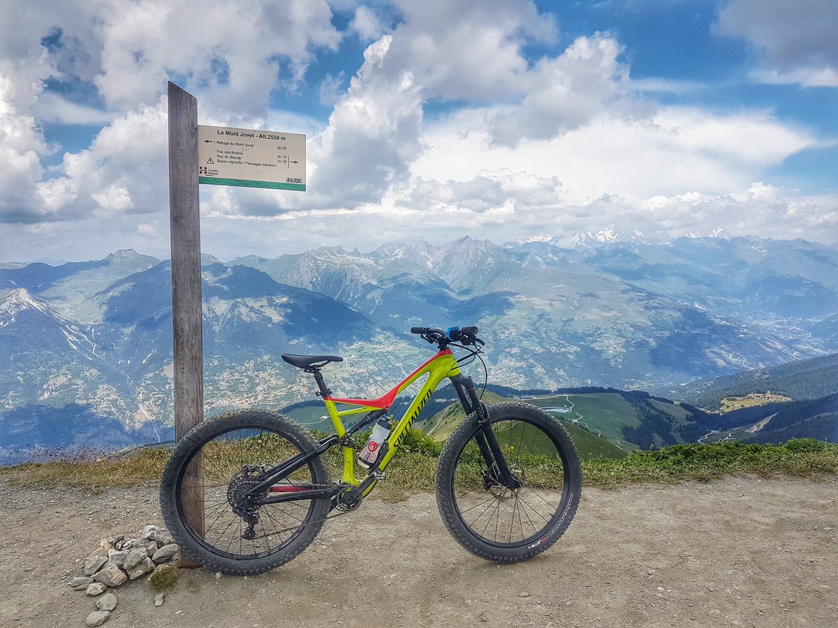 foreverfasterae's tweet photo. Enjoying a coffee at the Mont Jovet Refuge after the mother of all climbs with @MSAROUK  😆 #bicyclingmag #msaro https://t.co/xahtJqCJbC
