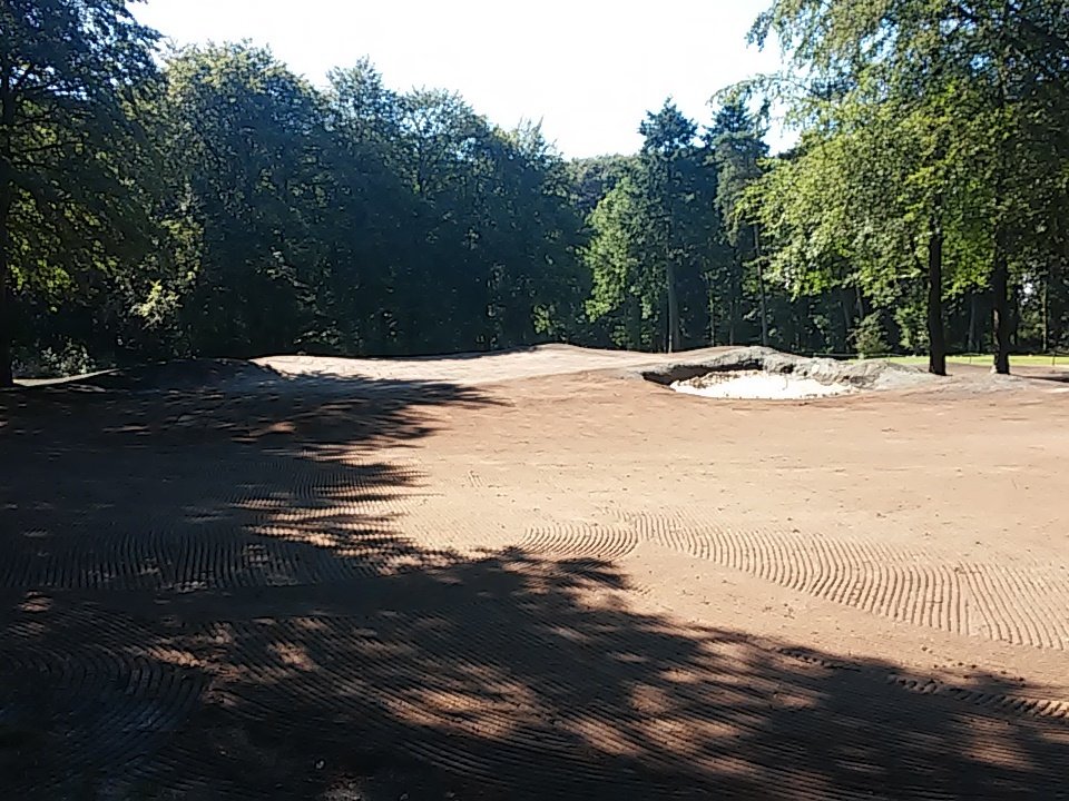 A 8 ingezaaid. Graskan groeien
Renovatie zeer voorspoedig verlopen