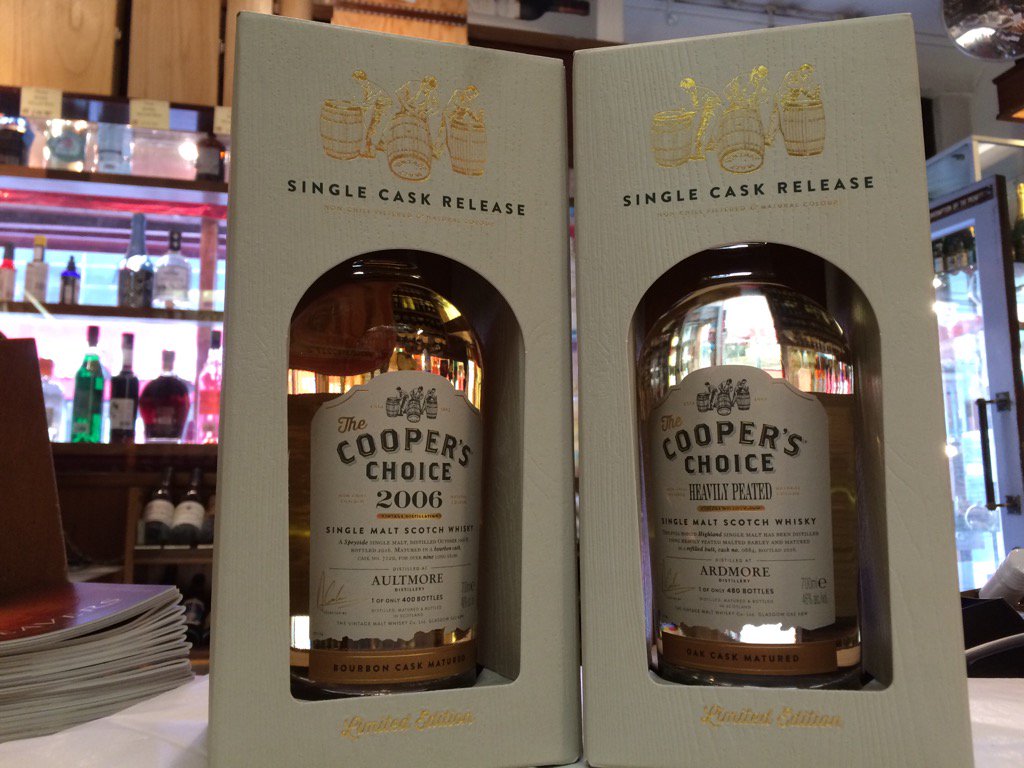 A fine couple, new <a href="/Weaverswines/">Weavers Wines</a>. Thank you <a href="/edvhelen/">MBevHelen</a> #whisky #ThursdayThoughts